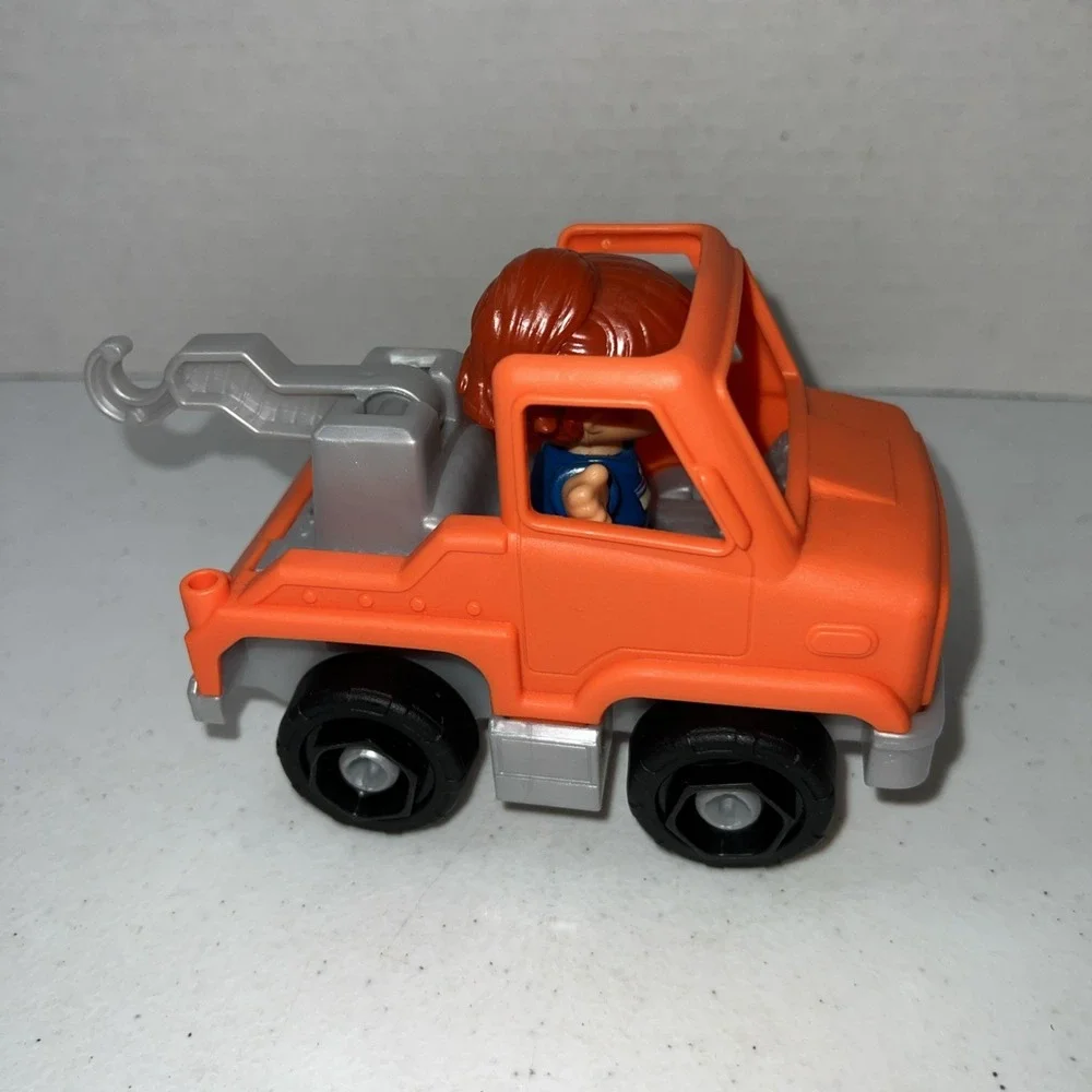 Fisher-Price Little People Toddler Toy Help and Go Tow Truck and Figure